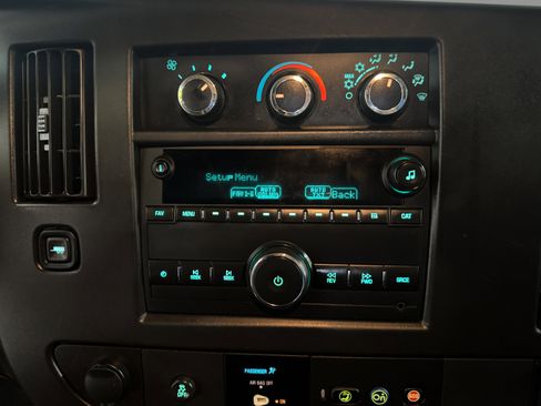 Used 2020 Chevrolet Express 2500 w/ Driver Convenience Package image 24