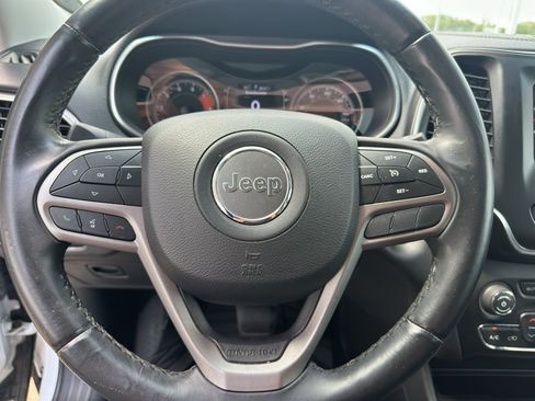 Used 2019 Jeep Cherokee Latitude Plus w/ Comfort/Convenience Group AWD/4WD image 15