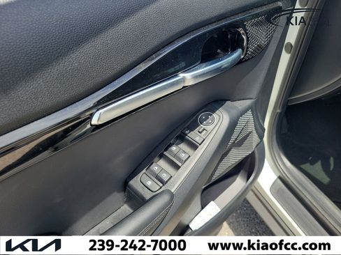 Certified 2025 Kia Seltos S FWD image 23