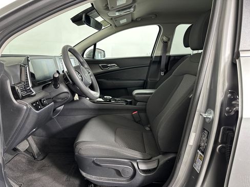 Used 2023 Kia Sportage LX image 4