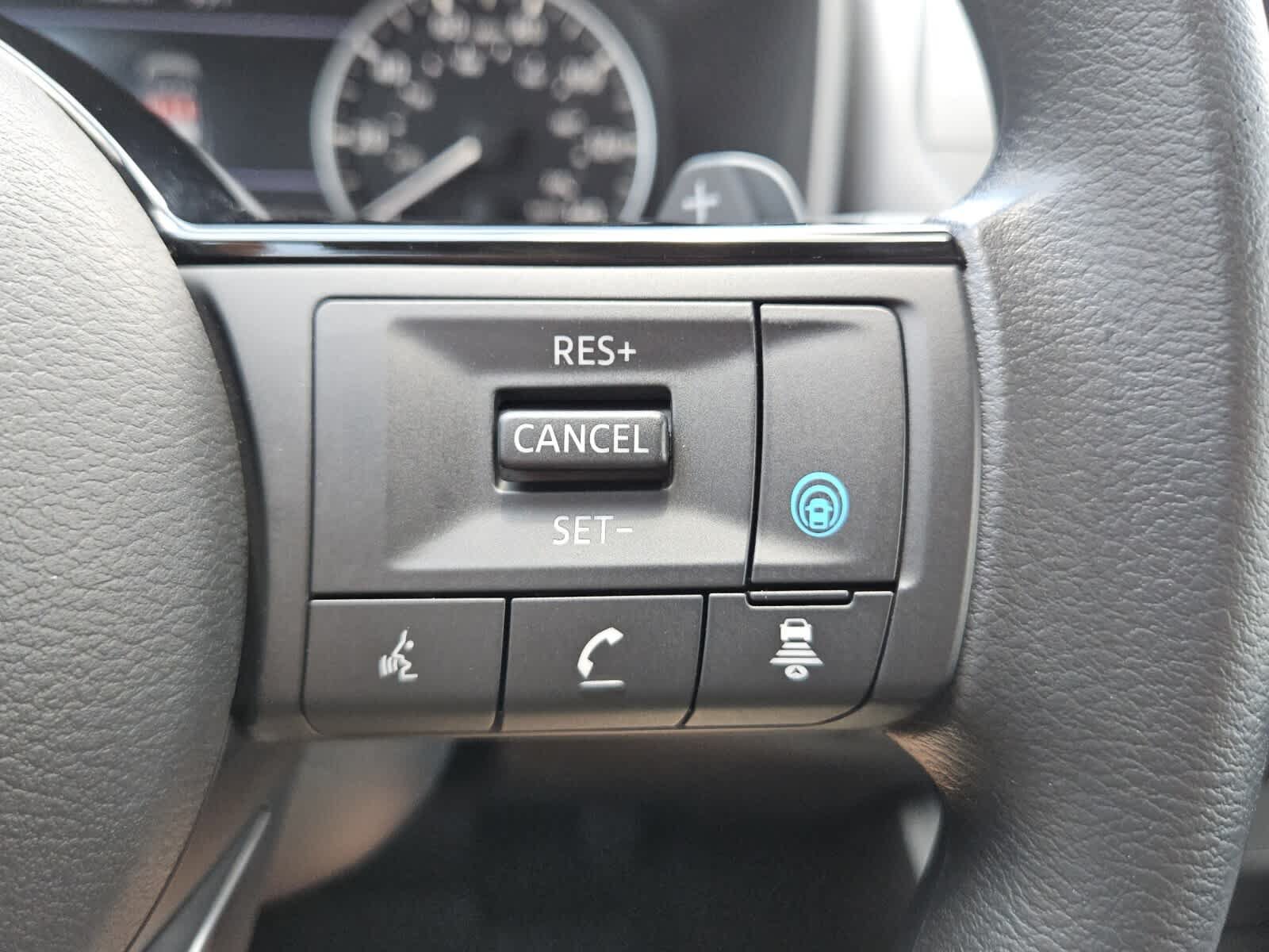 Used 2023 Nissan Rogue SV FWD image 13