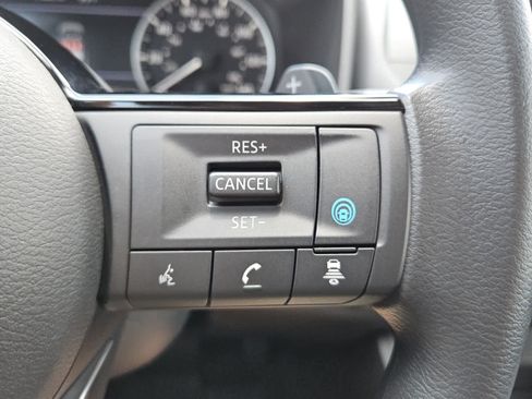Used 2023 Nissan Rogue SV FWD image 13