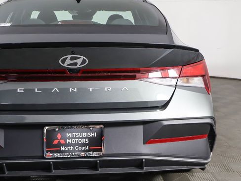 Used 2025 Hyundai Elantra Sport FWD image 15