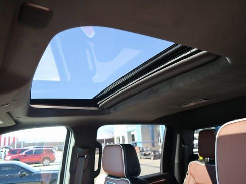 New 2026 GMC Sierra 2500 Denali Ultimate w/ LPO, Black Badging Package image 16