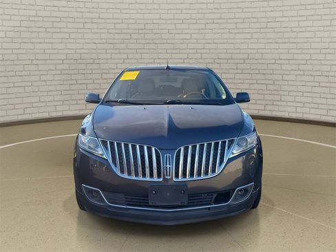 Used 2013 Lincoln MKX AWD image 2