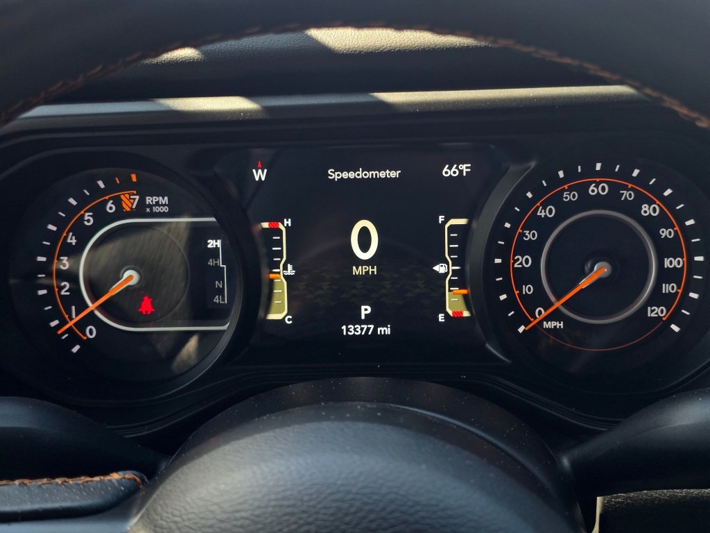 Used 2025 Jeep Gladiator Mojave w/ Convenience Group AWD/4WD image 36