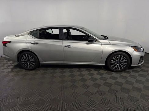 Used 2024 Nissan Altima 2.5 SV FWD image 10