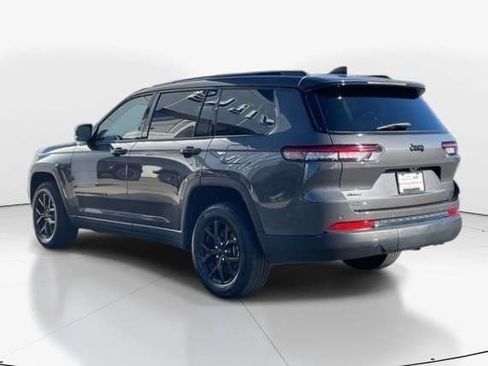 Used 2024 Jeep Grand Cherokee L Laredo image 5