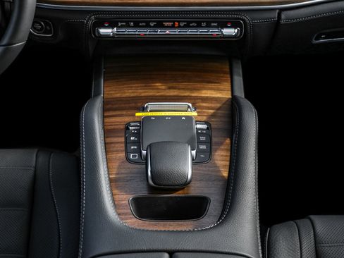 New 2025 Mercedes-Benz GLE 450 4MATIC image 9