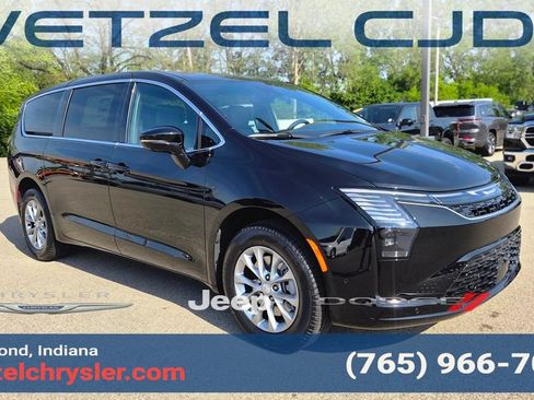 New 2027 Chrysler Pacifica Select AWD/4WD image 1