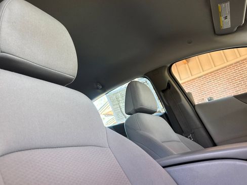 Used 2017 Chevrolet Malibu LT FWD image 16