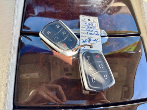 Used 2015 Cadillac Escalade ESV Premium image 39