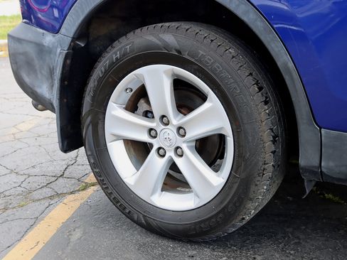 Used 2014 Toyota RAV4 XLE AWD/4WD image 6