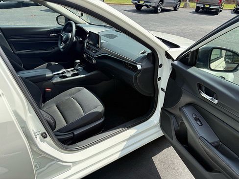 Used 2025 Nissan Altima 2.5 SV FWD image 18