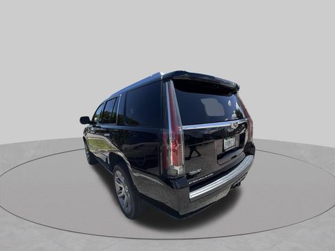 Used 2018 Cadillac Escalade Premium Luxury RWD image 5