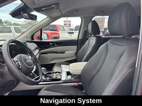Used 2024 Kia Carnival EX FWD image 11