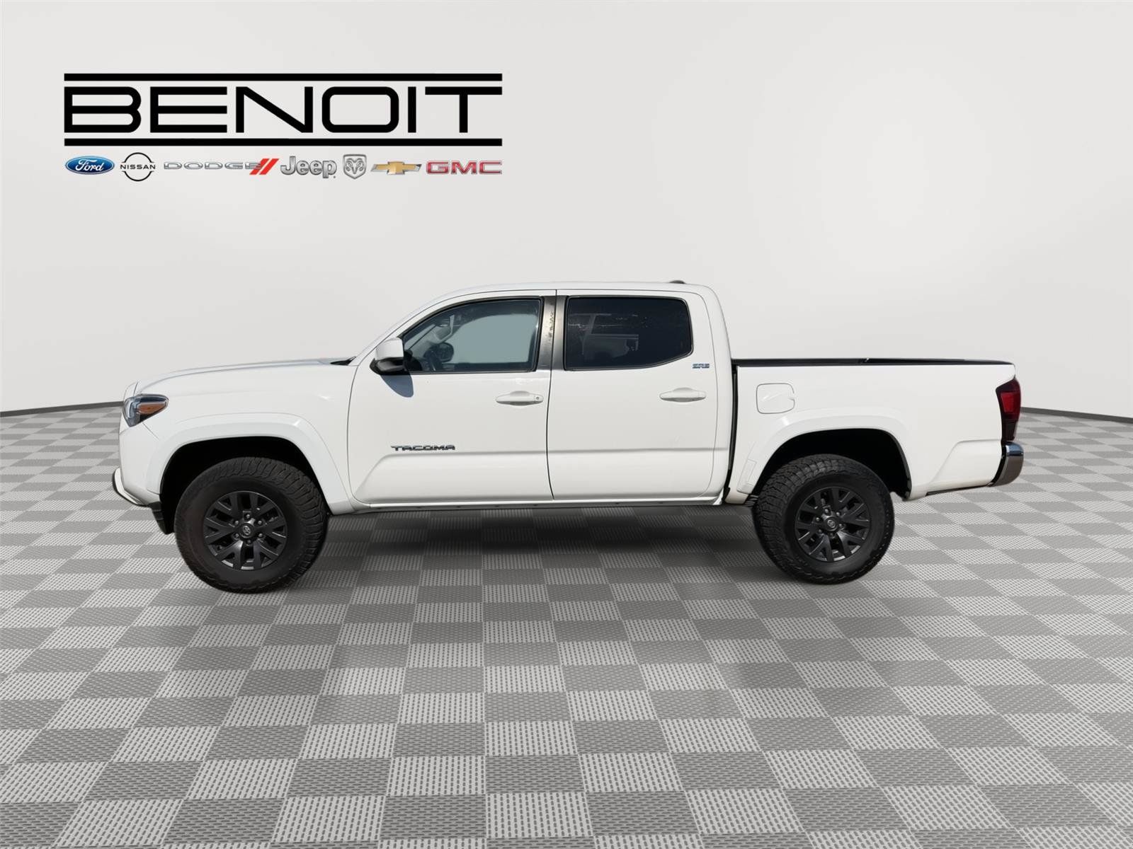 Used 2023 Toyota Tacoma SR5 RWD image 4
