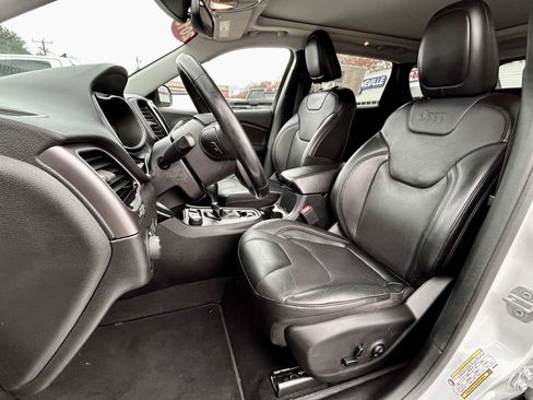 Used 2019 Jeep Cherokee Limited AWD/4WD image 24
