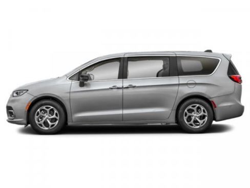 Certified 2025 Chrysler Pacifica Limited FWD image 4