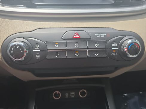 Used 2019 Kia Sorento FWD image 22