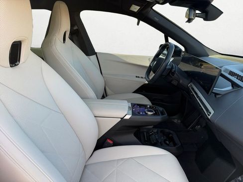 Used 2025 BMW iX xDrive50 image 15