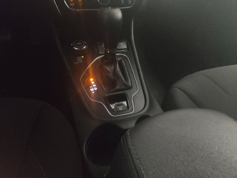 Used 2019 Jeep Cherokee Latitude w/ Popular Appearance Group AWD/4WD image 26