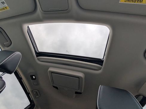 Used 2025 Honda Odyssey Touring image 11