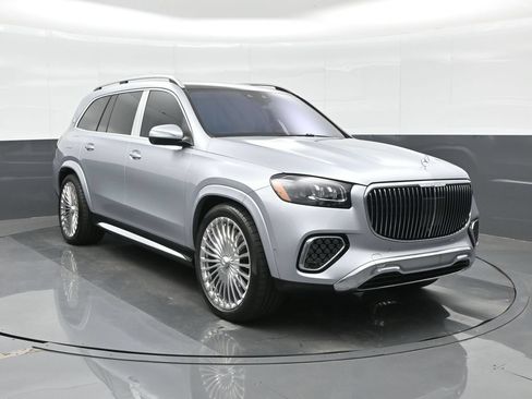 Used 2025 Mercedes-Benz Maybach GLS 600 4MATIC image 11