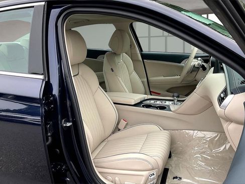 New 2026 Genesis G70 2.5T Prestige image 10