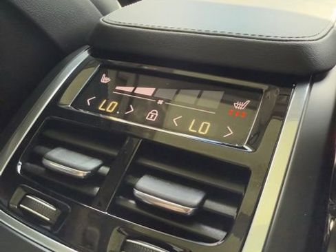 Used 2023 Volvo XC90 T8 Ultimate w/ Protection Package Premier image 41