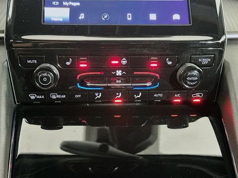 Used 2023 Jeep Grand Cherokee Altitude AWD/4WD image 23