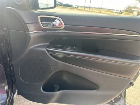 Used 2016 Jeep Grand Cherokee Limited w/ Luxury Group II image 11