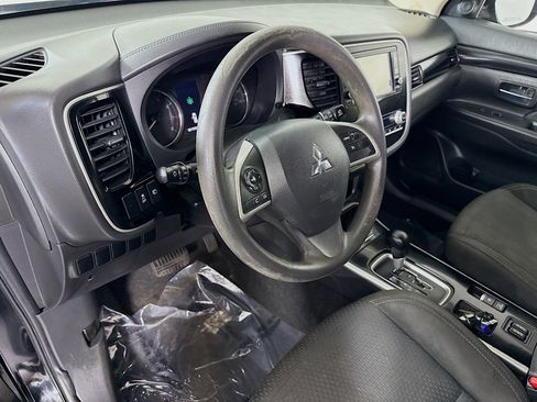 Used 2020 Mitsubishi Outlander ES image 22