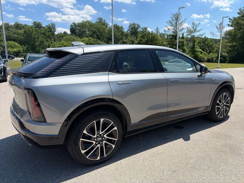 Certified 2025 Cadillac Optiq Sport 2 w/ LPO, Floor Liner Package AWD/4WD image 4