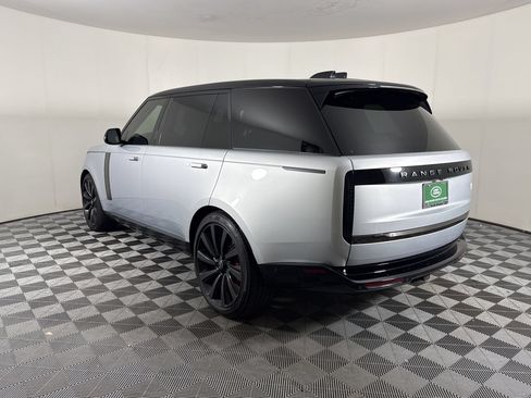 Used 2025 Land Rover Range Rover SV AWD/4WD image 3