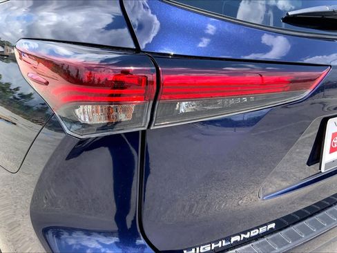 Used 2024 Toyota Highlander Limited image 28