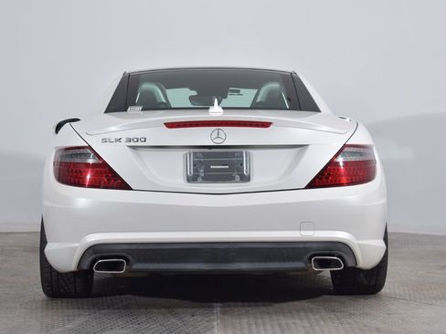 Used 2016 Mercedes-Benz SLK 300 image 4