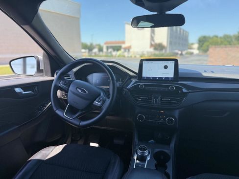 Used 2025 Ford Escape ST-Line Select AWD/4WD image 12