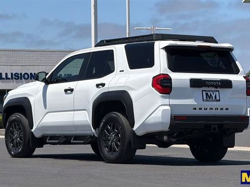 Used 2025 Toyota 4Runner SR5 AWD/4WD image 6