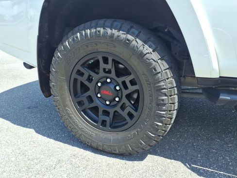 Used 2024 Toyota 4Runner TRD Off-Road Premium w/ Moonroof Package AWD/4WD image 13