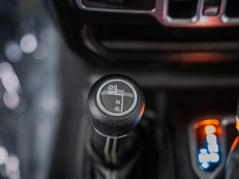 Used 2018 Jeep Wrangler Unlimited Sahara image 29