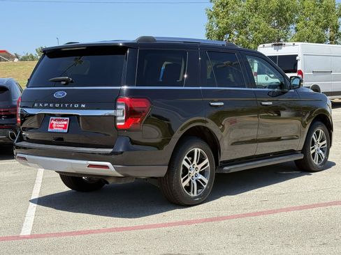 Used 2024 Ford Expedition Limited RWD image 4