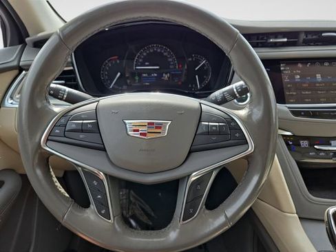 Used 2019 Cadillac XT5 Premium Luxury FWD image 22
