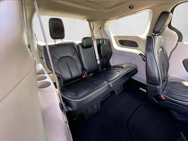 Used 2022 Chrysler Pacifica Limited FWD image 30
