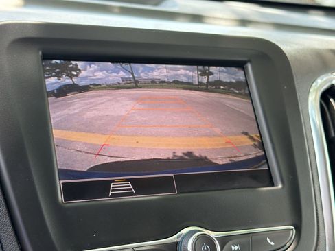 Used 2024 Chevrolet Equinox LS w/ LS Convenience Package FWD image 25