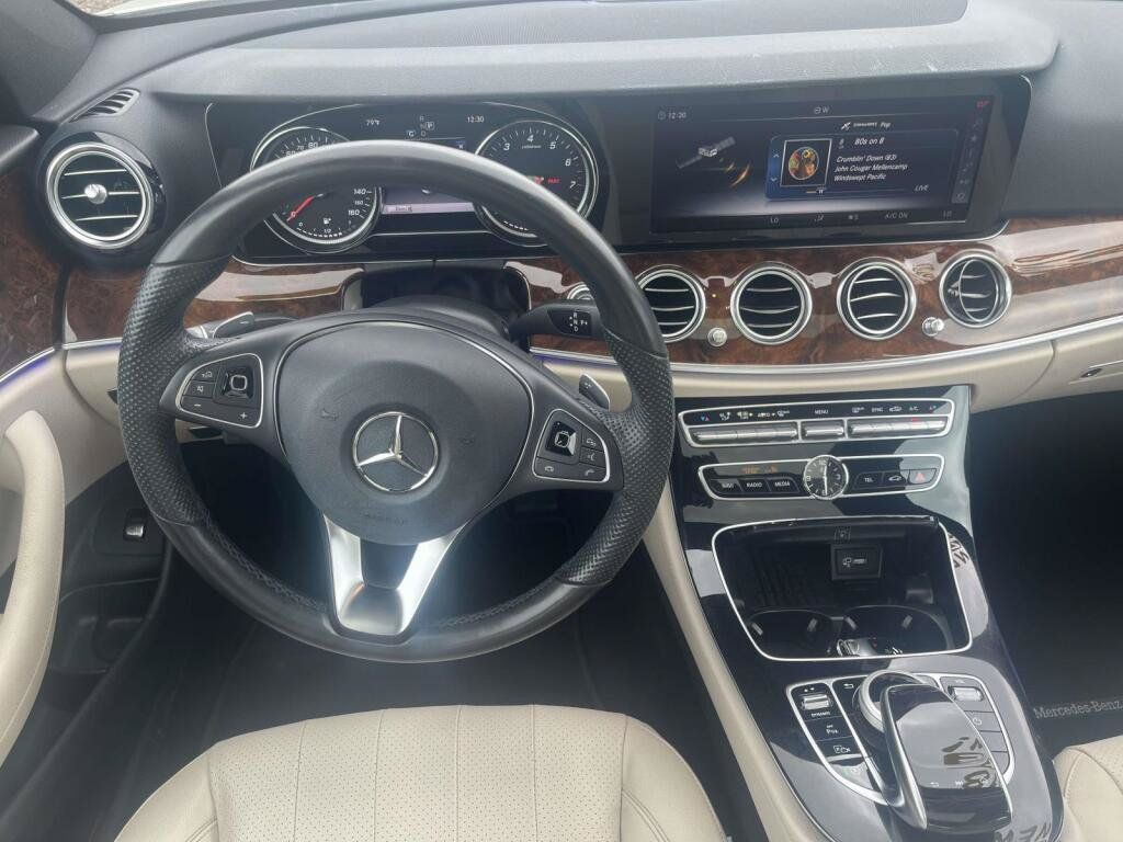 Used 2018 Mercedes-Benz E 400 4MATIC Sedan image 2