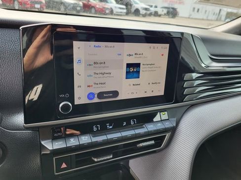 Used 2025 Toyota Camry SE image 8