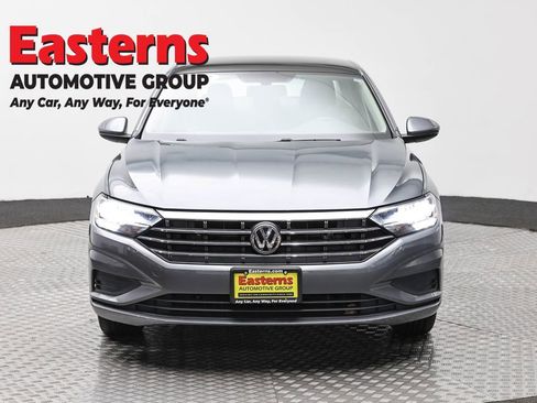 Used 2020 Volkswagen Jetta SE w/ SE Cold Weather Package image 2