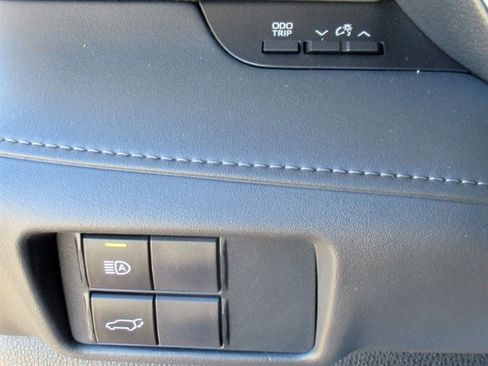 Used 2020 Toyota Highlander XLE image 33