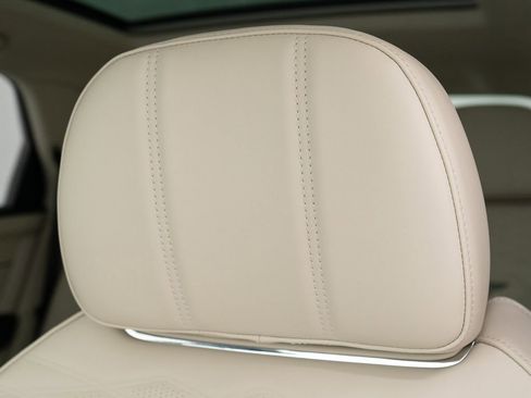 Certified 2023 Bentley Bentayga Extended Wheelbase AWD/4WD image 17